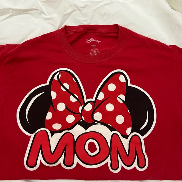 Disney Mom Shirt - Picture 1 of 1